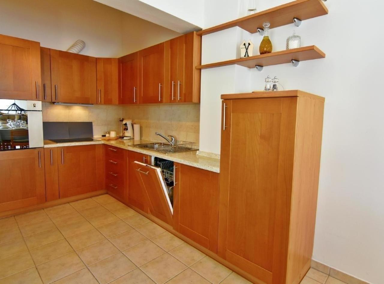 Klimatisierte Wohnung In Basanija Mit Grill מראה חיצוני תמונה